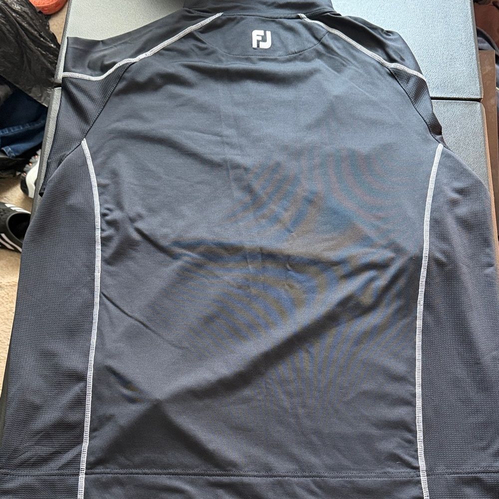 FootJoy Men's Black Quarter-Zip Performance Pullover with Contrast Stitching - Picture 4 of 6